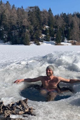 Ice bathing